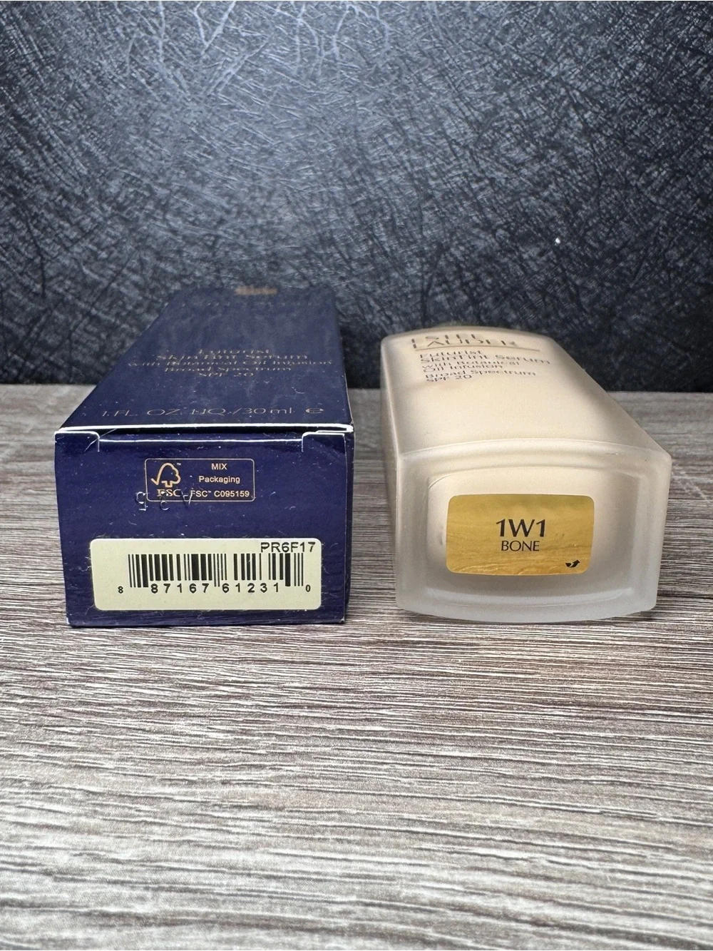 Estee Lauder Futurist Skin Tint Serum Foundation 1W1 Bone 30ml SPF20 NIB